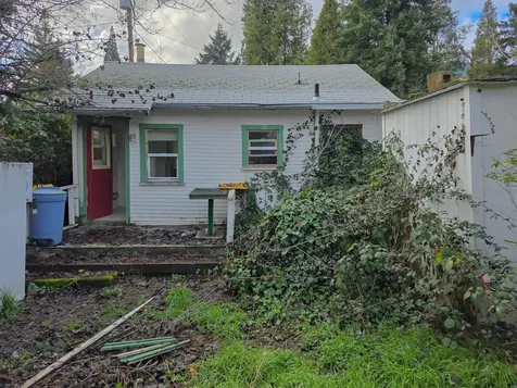 512 Pine Street Rogue River OR 97537
