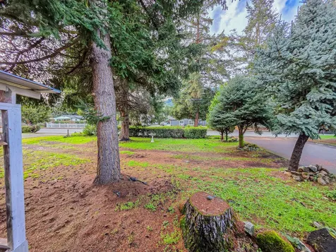 512 Pine Street Rogue River OR 97537