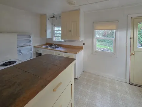 512 Pine Street Rogue River OR 97537