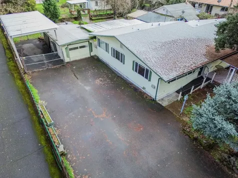 512 Pine Street Rogue River OR 97537