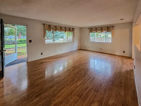 512 Pine Street Rogue River OR 97537