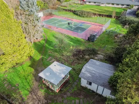 512 Pine Street Rogue River OR 97537
