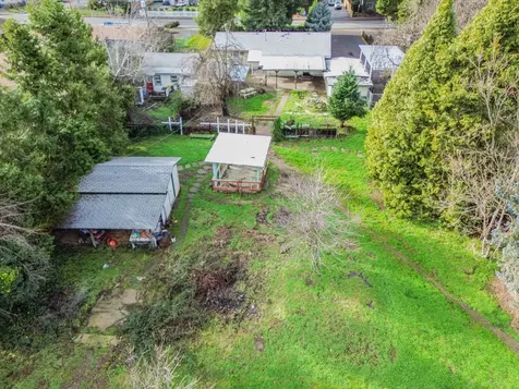 512 Pine Street Rogue River OR 97537