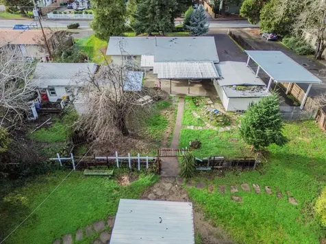 512 Pine Street Rogue River OR 97537