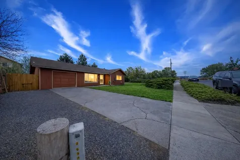 2634 SW Umatilla Court Redmond OR 97756