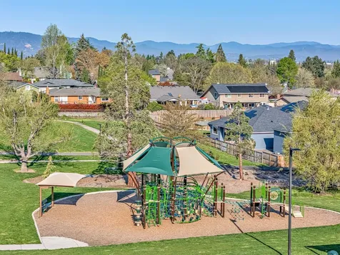 2645 Farmington Avenue Medford OR 97504