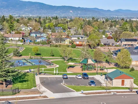 2645 Farmington Avenue Medford OR 97504