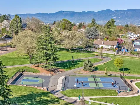 2645 Farmington Avenue Medford OR 97504