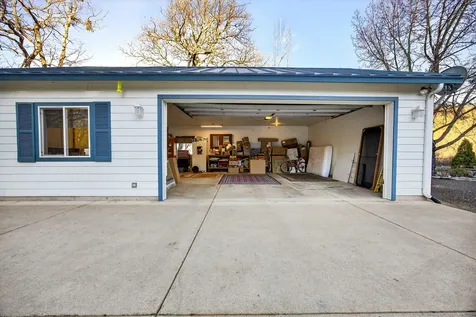 7555 E Antelope Road Eagle Point OR 97524