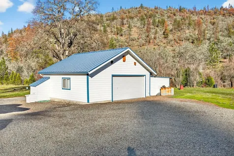 7555 E Antelope Road Eagle Point OR 97524