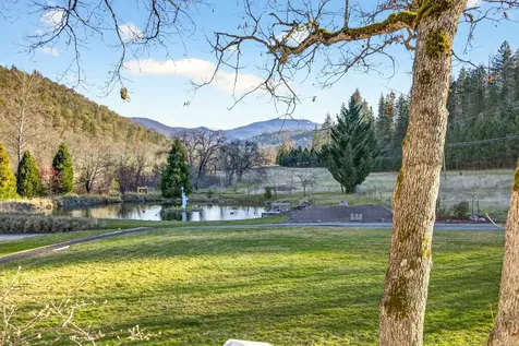 7555 E Antelope Road Eagle Point OR 97524