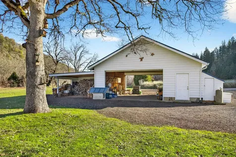 7555 E Antelope Road Eagle Point OR 97524