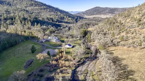 7555 E Antelope Road Eagle Point OR 97524