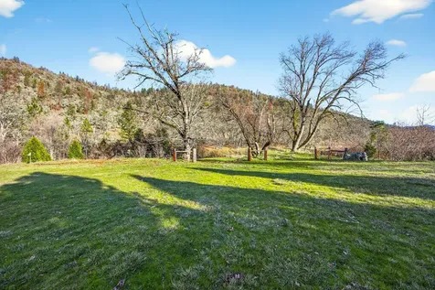 7555 E Antelope Road Eagle Point OR 97524