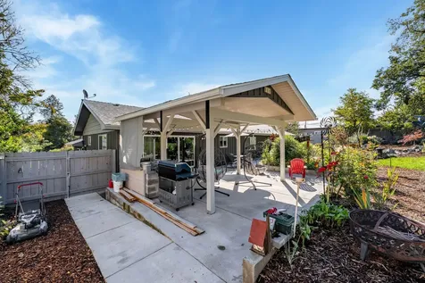 740 NW Kinney Street Grants Pass OR 97526