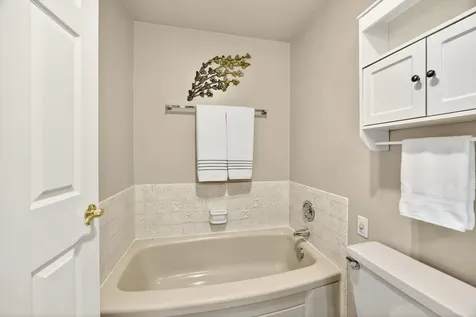 201 S Rose Street Phoenix OR 97535