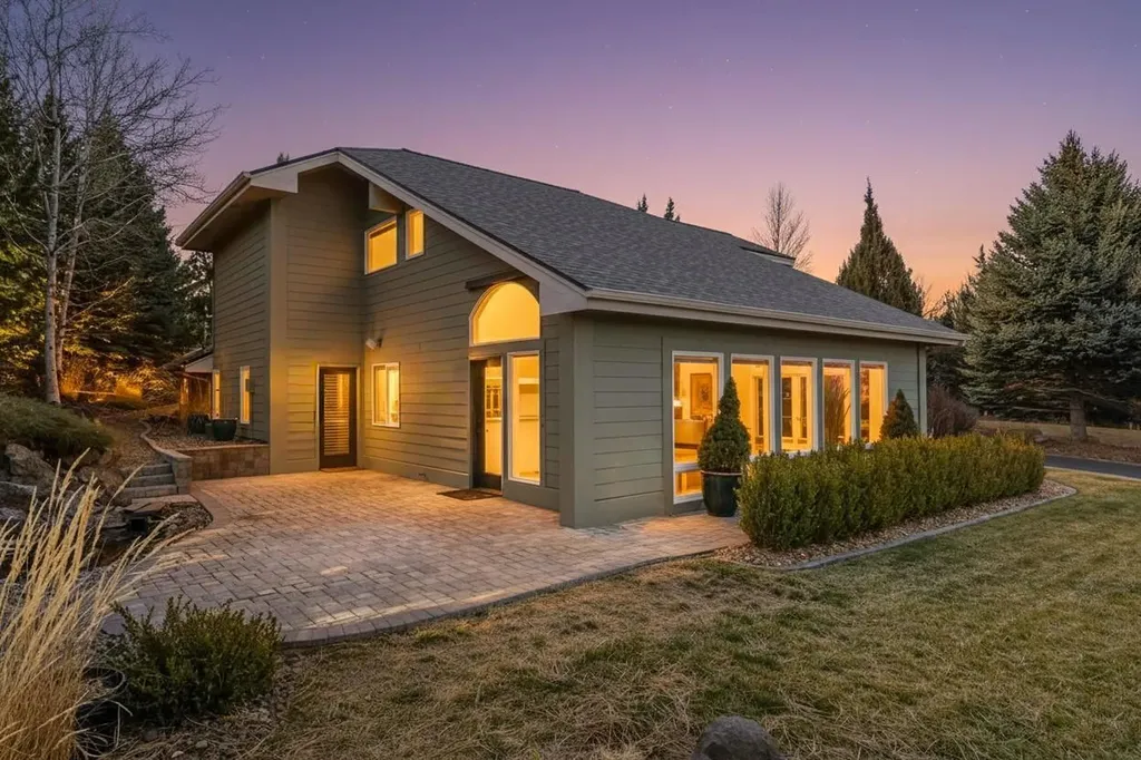 1895 Murrelet Drive Redmond OR 97756