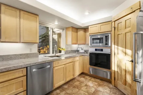 1895 Murrelet Drive Redmond OR 97756