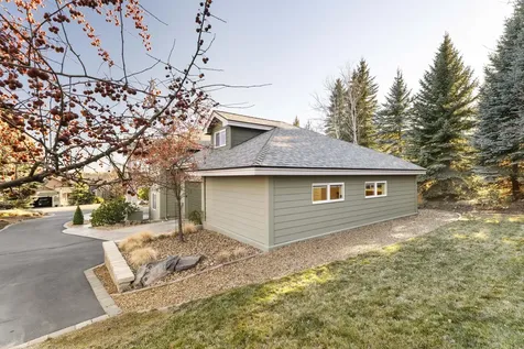 1895 Murrelet Drive Redmond OR 97756