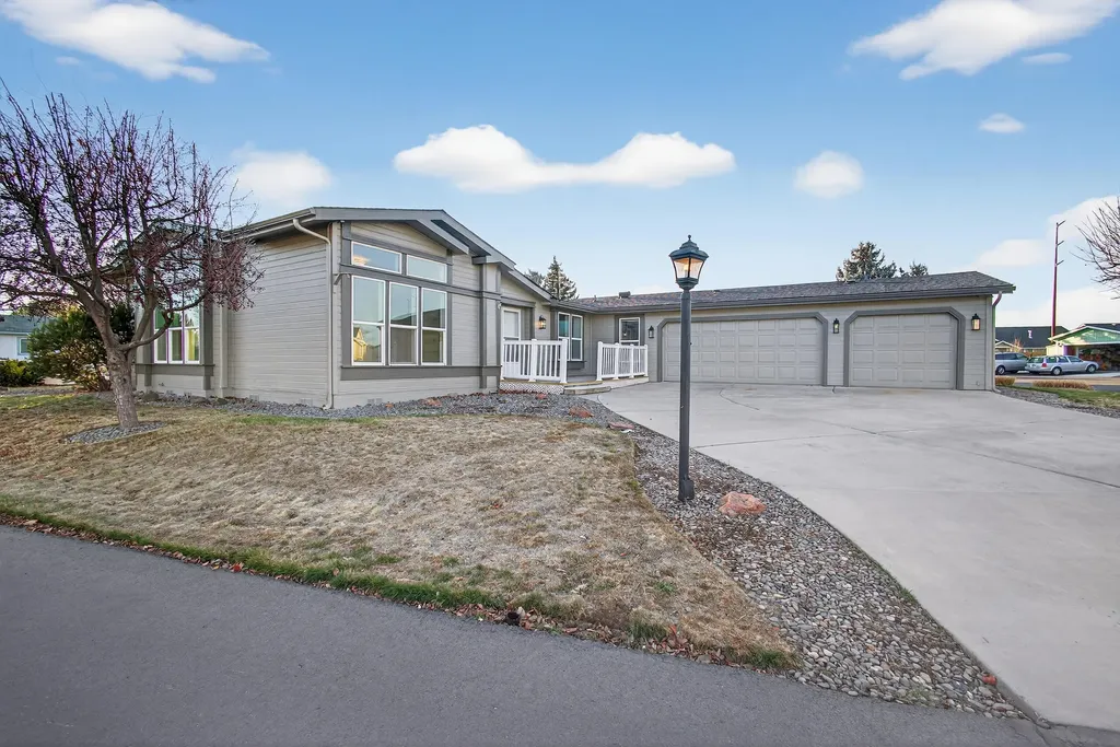 1865 NE 6th Street Redmond OR 97756