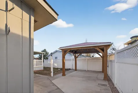 1865 NE 6th Street Redmond OR 97756