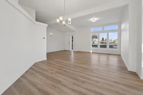 1865 NE 6th Street Redmond OR 97756