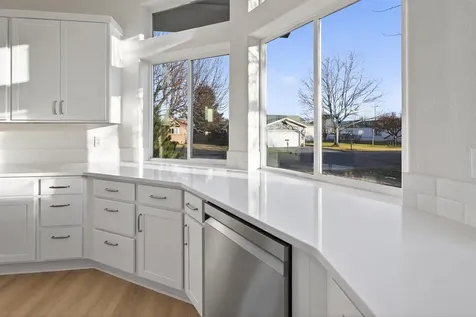 1865 NE 6th Street Redmond OR 97756
