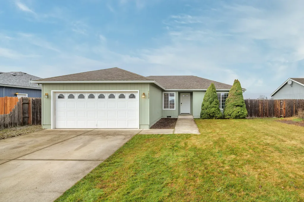 7973 Isabella Way White City OR 97503