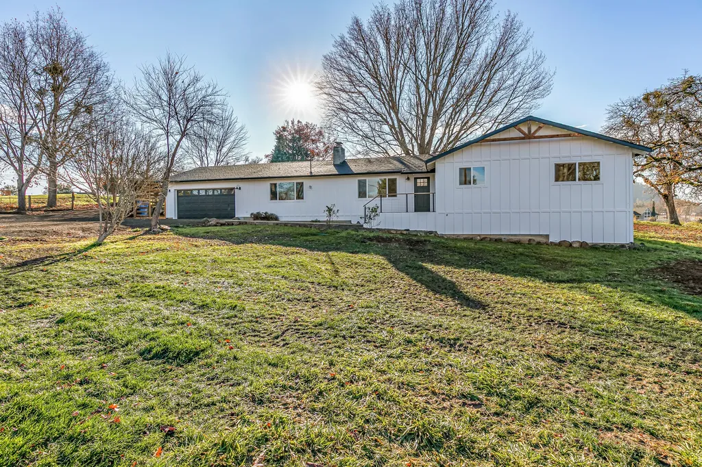 885 Mountain View Drive Eagle Point OR 97524
