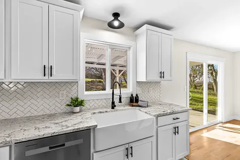 885 Mountain View Drive Eagle Point OR 97524
