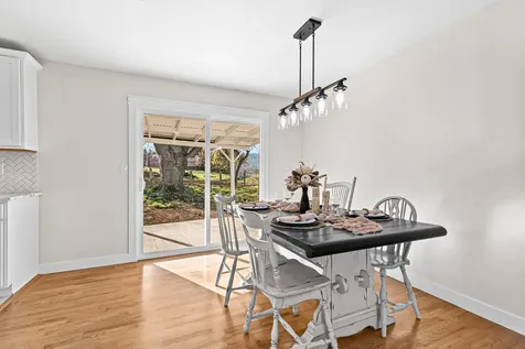 885 Mountain View Drive Eagle Point OR 97524