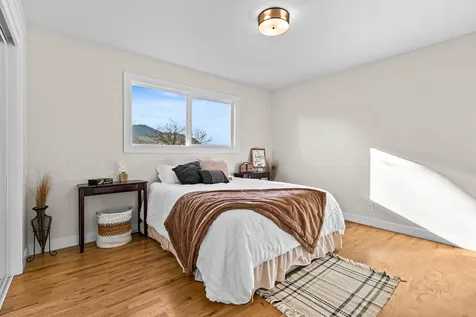 885 Mountain View Drive Eagle Point OR 97524
