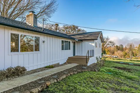 885 Mountain View Drive Eagle Point OR 97524