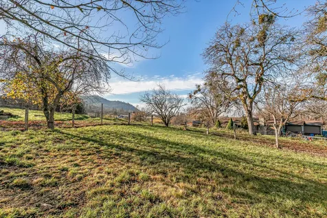 885 Mountain View Drive Eagle Point OR 97524