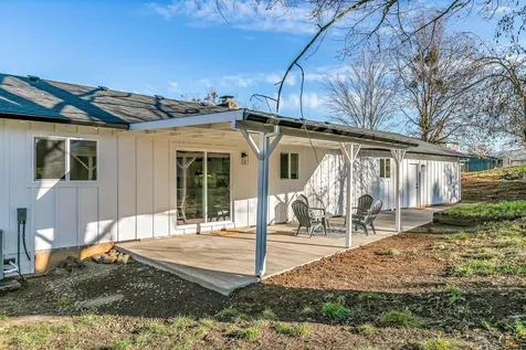 885 Mountain View Drive Eagle Point OR 97524