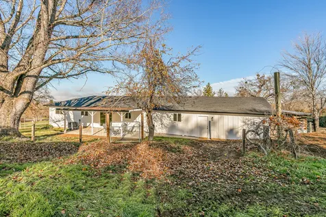 885 Mountain View Drive Eagle Point OR 97524