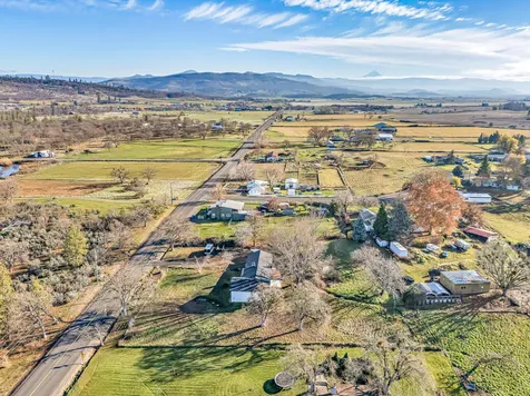 885 Mountain View Drive Eagle Point OR 97524