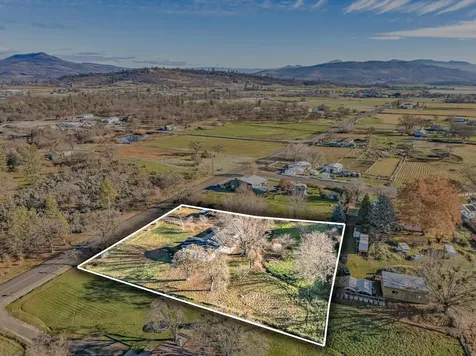 885 Mountain View Drive Eagle Point OR 97524