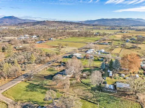 885 Mountain View Drive Eagle Point OR 97524