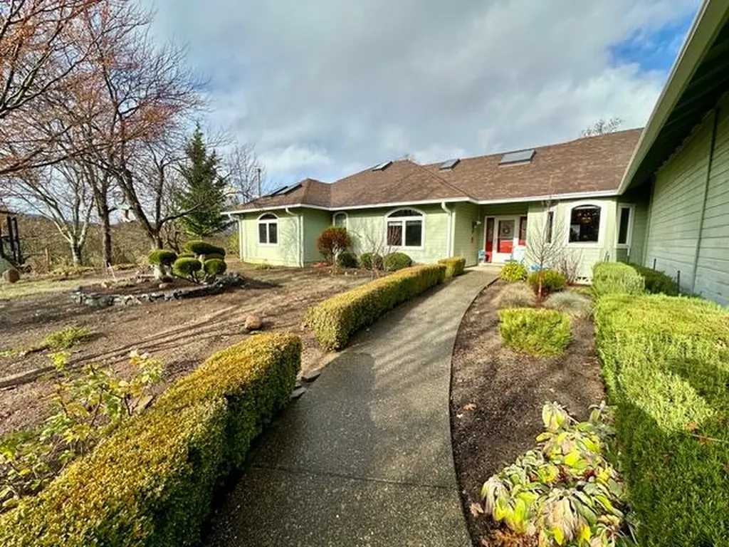 2944 Camp Baker Road Medford OR 97501