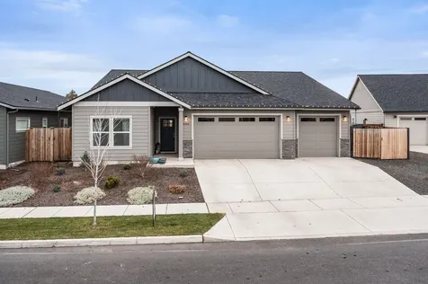 4980 SW Zenith Avenue Redmond OR 97756