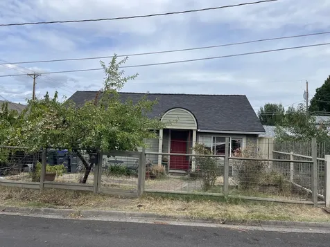 36 Dewey Street Ashland OR 97520