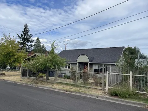 36 Dewey Street Ashland OR 97520