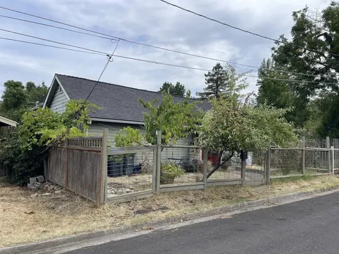 36 Dewey Street Ashland OR 97520