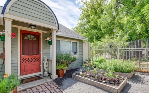 36 Dewey Street Ashland OR 97520