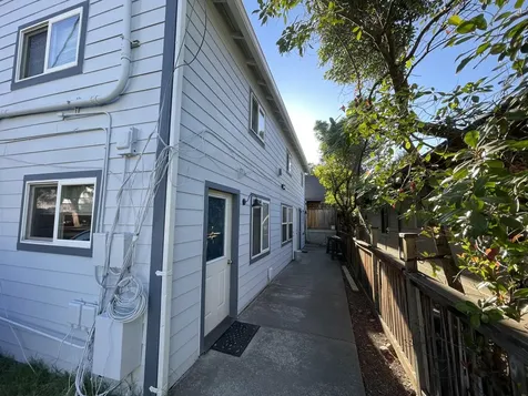 36 Dewey Street Ashland OR 97520