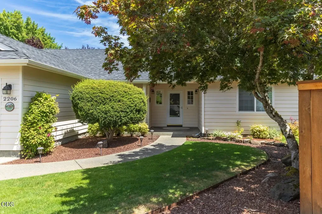 2206 Egret Court Grants Pass OR 97526