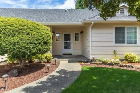 2206 Egret Court Grants Pass OR 97526