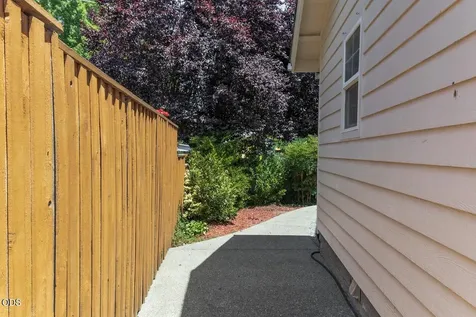 2206 Egret Court Grants Pass OR 97526