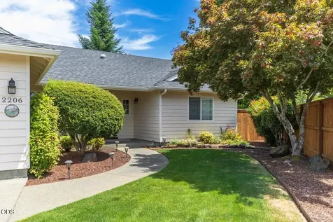 2206 Egret Court Grants Pass OR 97526